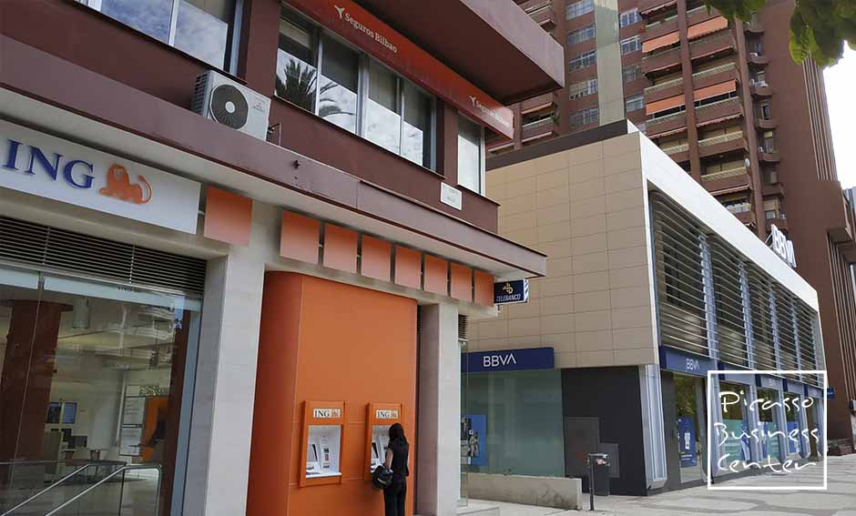 ING Bank, CaixaBank, BBVA, Abanca, Bilbao Insurance, Unicaja, Caja Rural de Granada, Ges Insurance, Aegon Insurance, Consulate of Ecuador, Juan Rojano Trujillo Lawyers, Villanueva Advisers, M+C Consultants, Jimenez Advisers and Consultants, Villasclaras Advisory, Procusan Real Estate